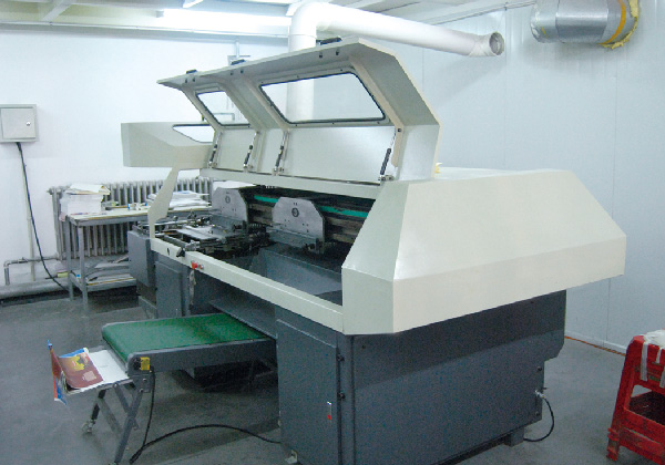 橢圓膠裝機(jī)